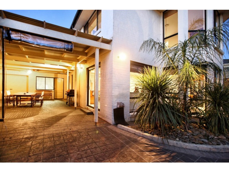 13 Chandos Place, Attwood VIC 3049