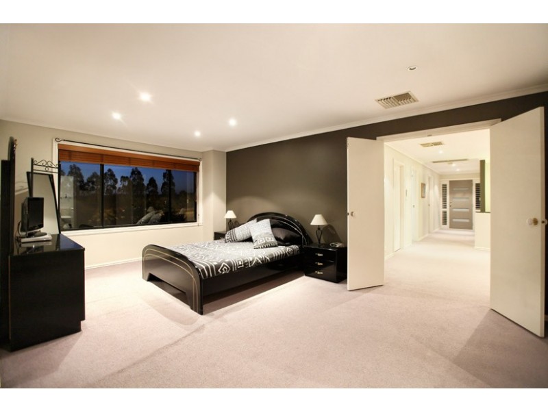 13 Chandos Place, Attwood VIC 3049