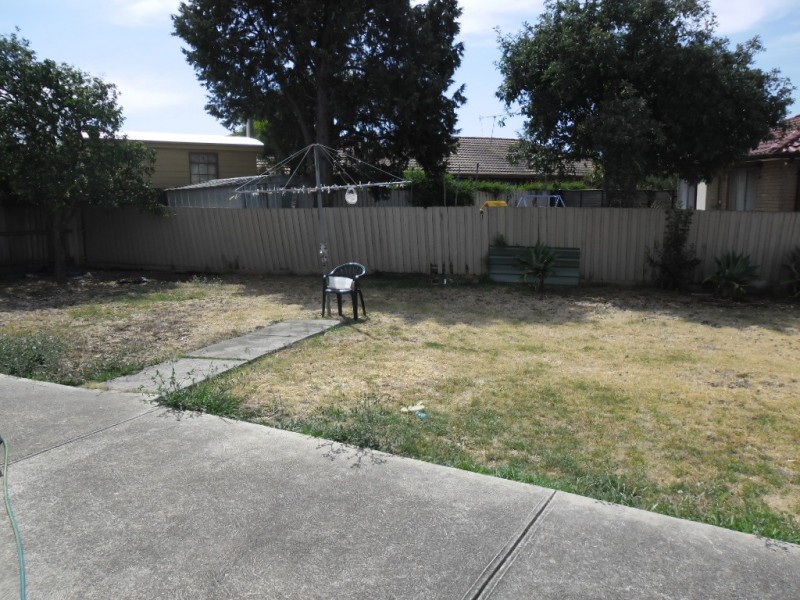 5 Grantley Drive, Gladstone Park VIC 3043