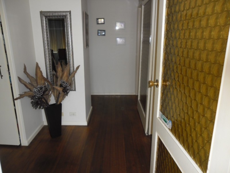 5 Grantley Drive, Gladstone Park VIC 3043