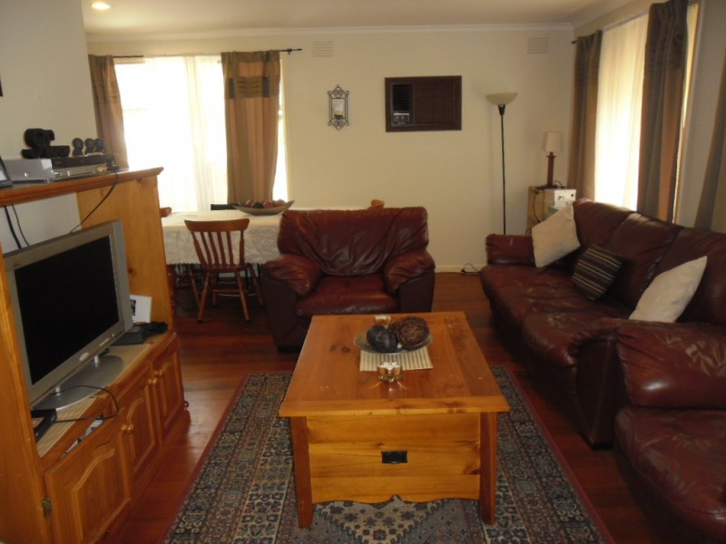 5 Grantley Drive, Gladstone Park VIC 3043