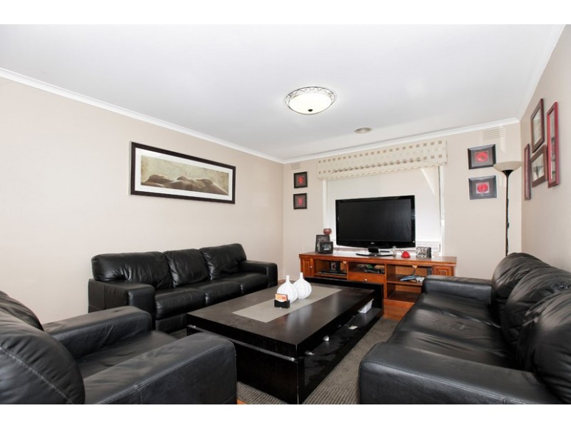 4 Avondale Court, Gladstone Park VIC 3043