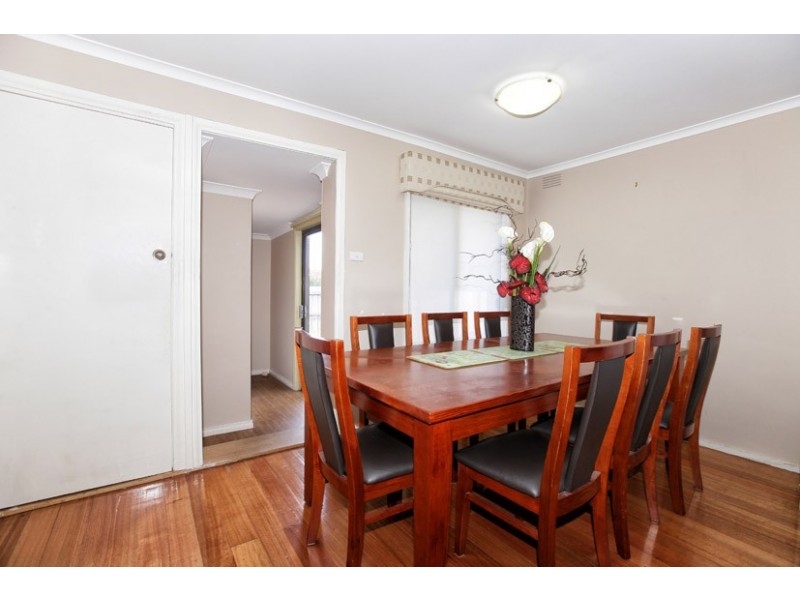 4 Avondale Court, Gladstone Park VIC 3043