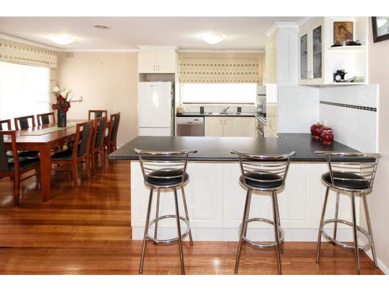 4 Avondale Court, Gladstone Park VIC 3043