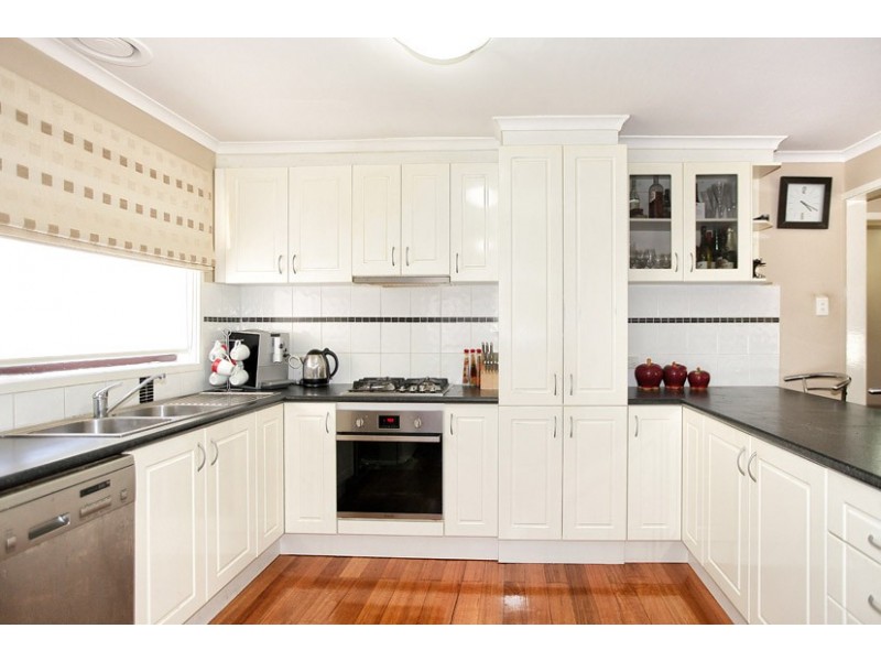 4 Avondale Court, Gladstone Park VIC 3043