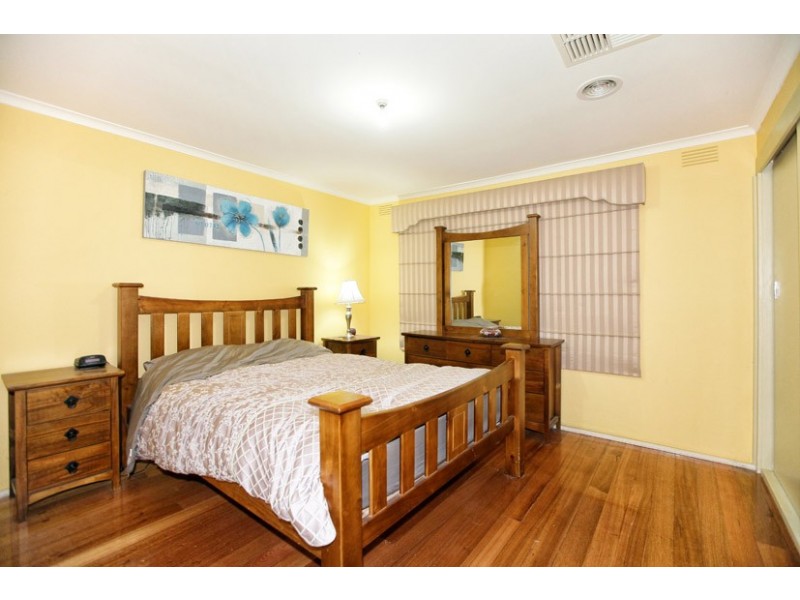 4 Avondale Court, Gladstone Park VIC 3043