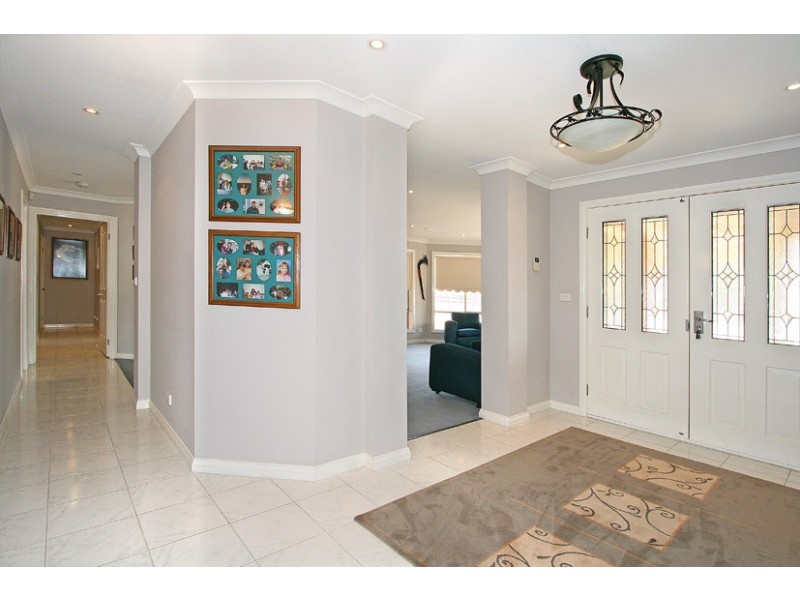 5 Cranesbill Lane, Mickleham VIC 3064