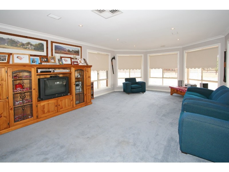 5 Cranesbill Lane, Mickleham VIC 3064