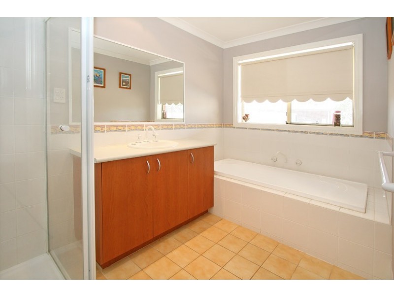 5 Cranesbill Lane, Mickleham VIC 3064