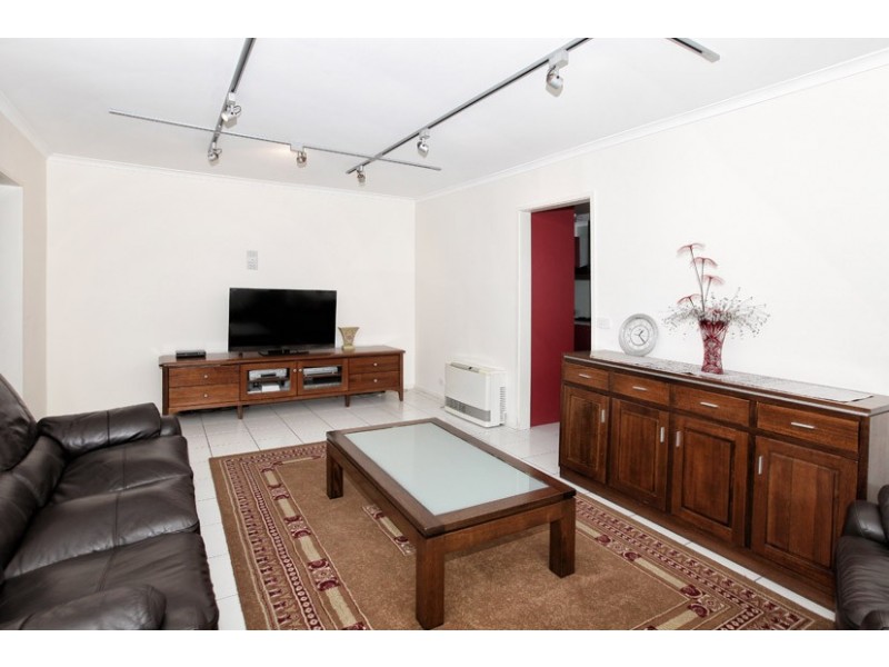 36 Samara Grove, Gladstone Park VIC 3043