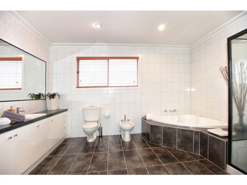22 Hartley Crescent, Greenvale VIC 3059