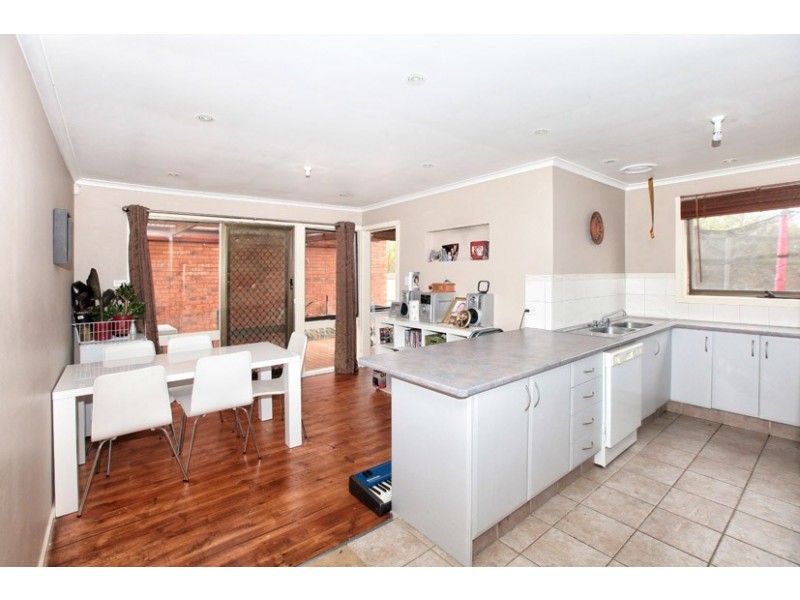 37 Samara Grove, Gladstone Park VIC 3043