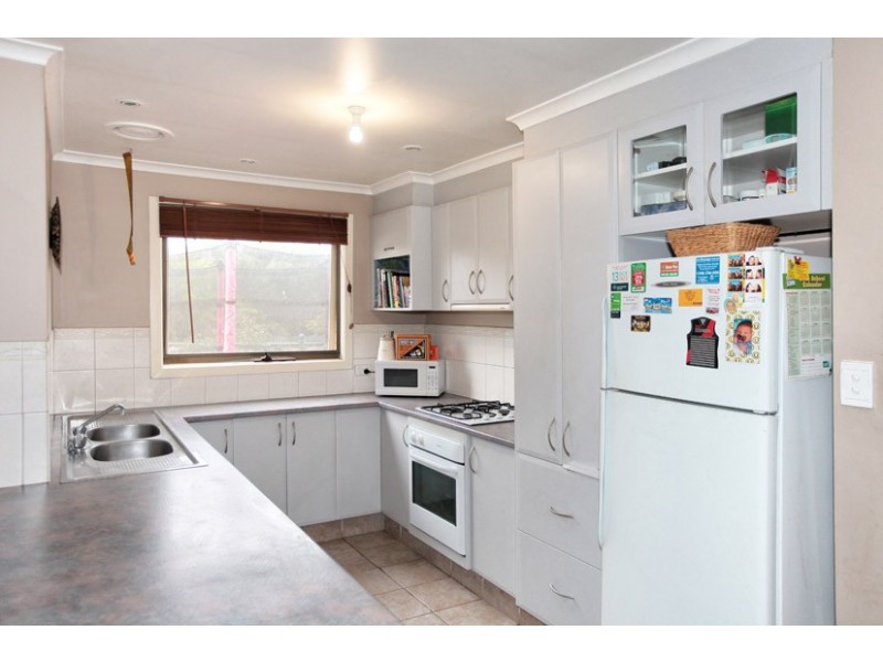 37 Samara Grove, Gladstone Park VIC 3043