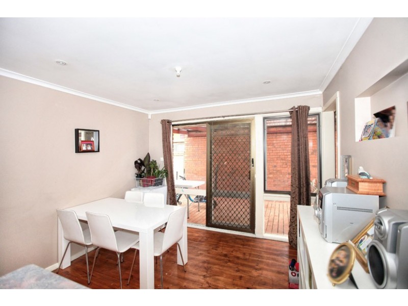 37 Samara Grove, Gladstone Park VIC 3043