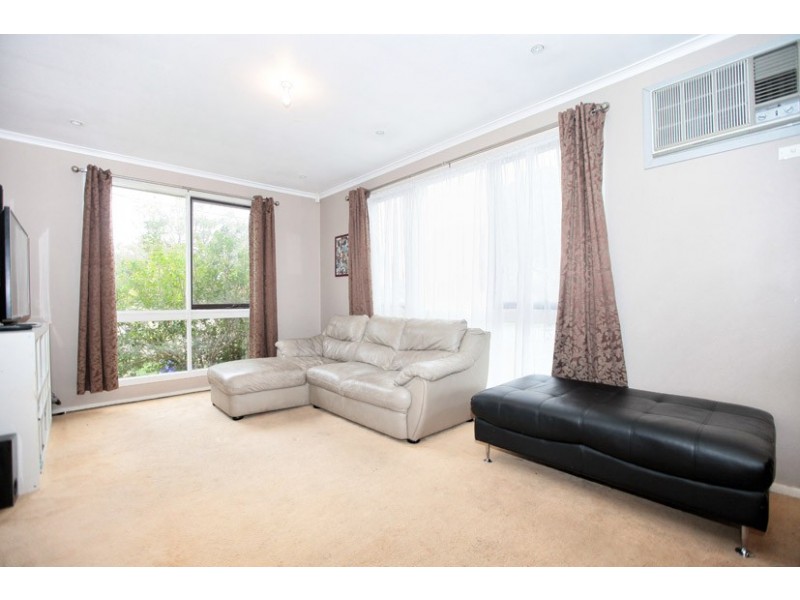 37 Samara Grove, Gladstone Park VIC 3043