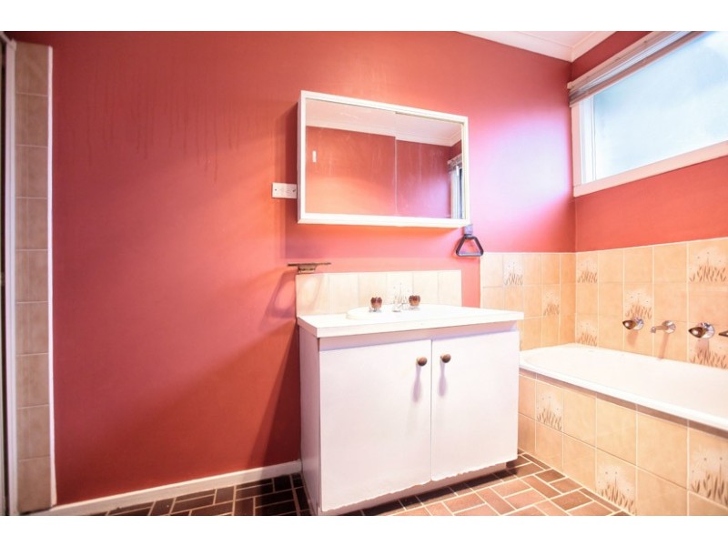 37 Samara Grove, Gladstone Park VIC 3043