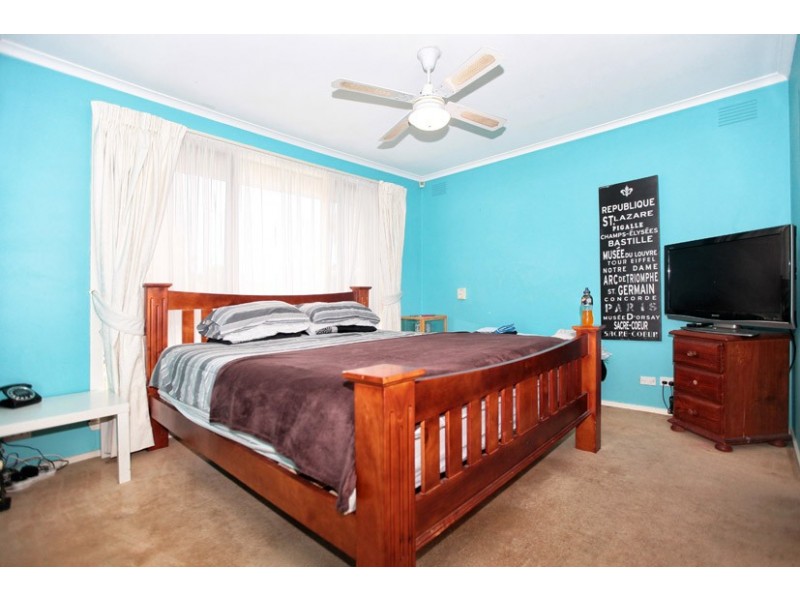 37 Samara Grove, Gladstone Park VIC 3043