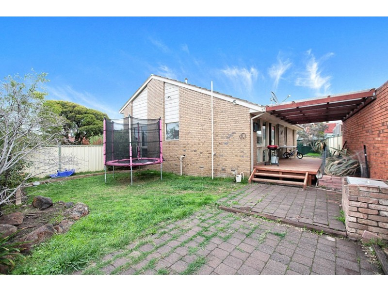 37 Samara Grove, Gladstone Park VIC 3043