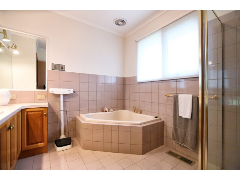 1 Motherwell Avenue, Greenvale VIC 3059