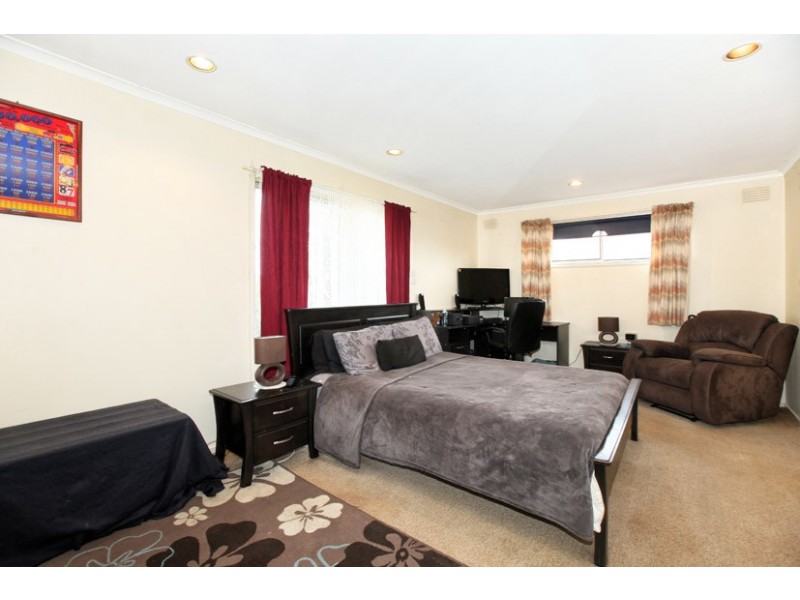 3 Dingley Close, Gladstone Park VIC 3043