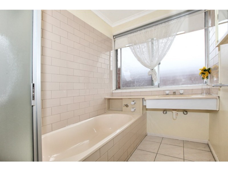 3 Dingley Close, Gladstone Park VIC 3043