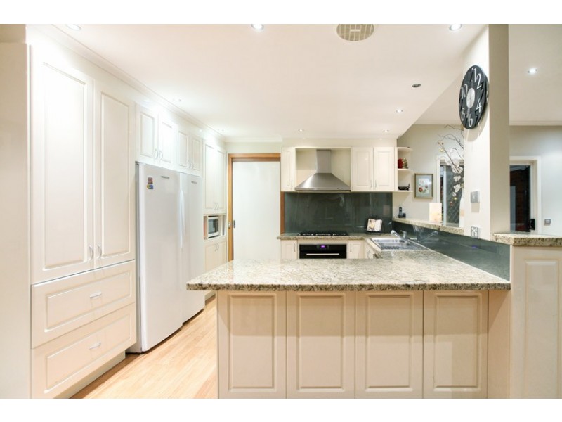 1 Irving Close, Greenvale VIC 3059