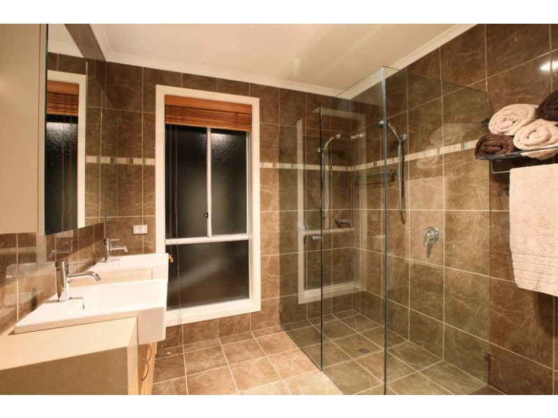 1 Irving Close, Greenvale VIC 3059