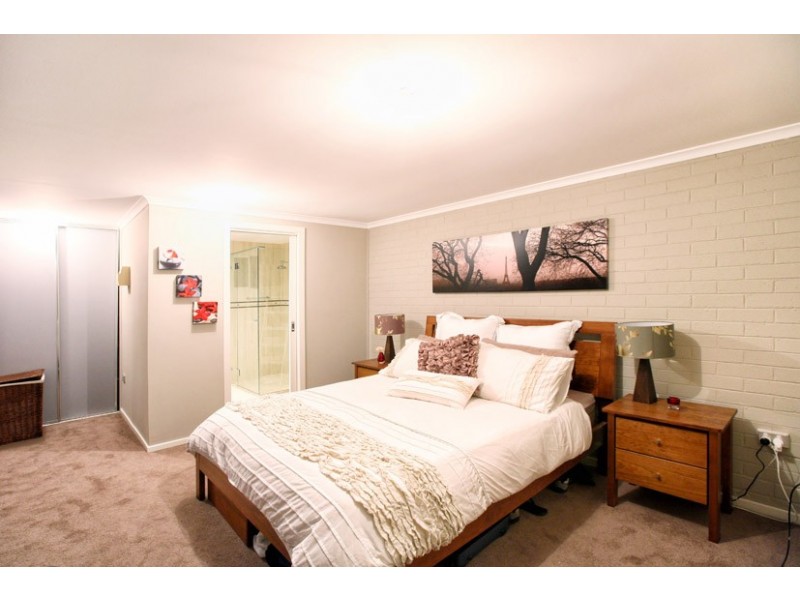 1 Irving Close, Greenvale VIC 3059