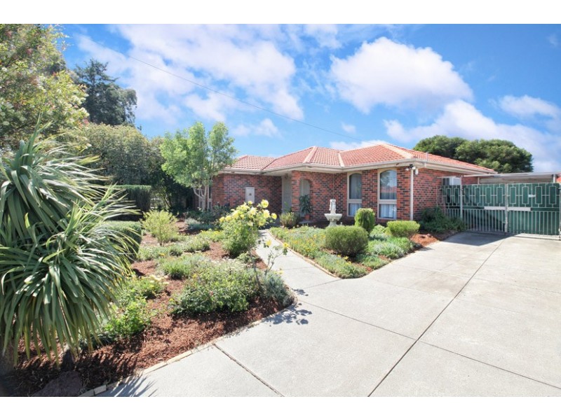 26 Barrington Crescent, Gladstone Park VIC 3043