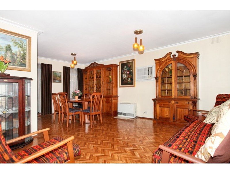 26 Barrington Crescent, Gladstone Park VIC 3043