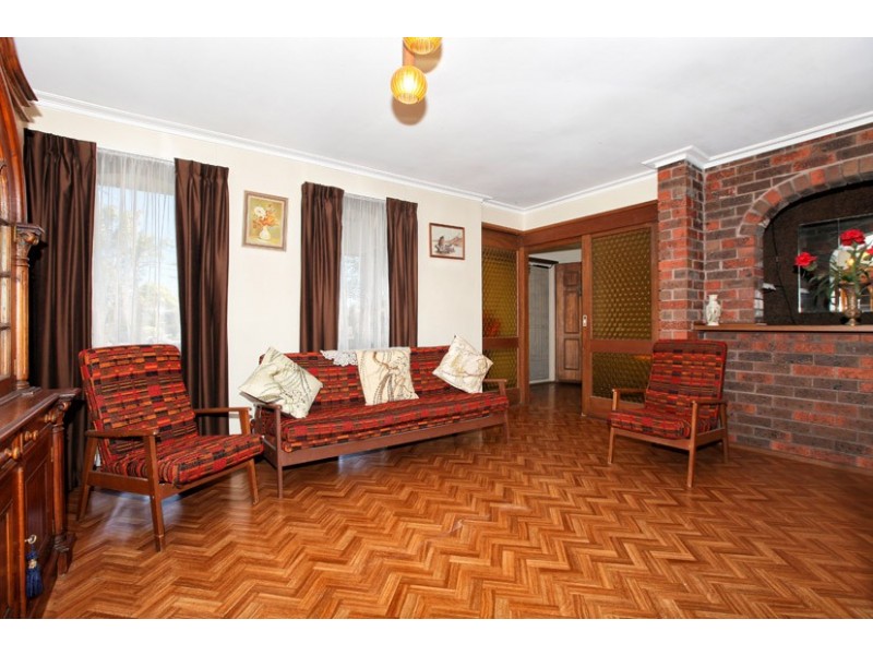 26 Barrington Crescent, Gladstone Park VIC 3043