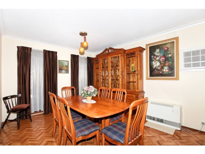 26 Barrington Crescent, Gladstone Park VIC 3043