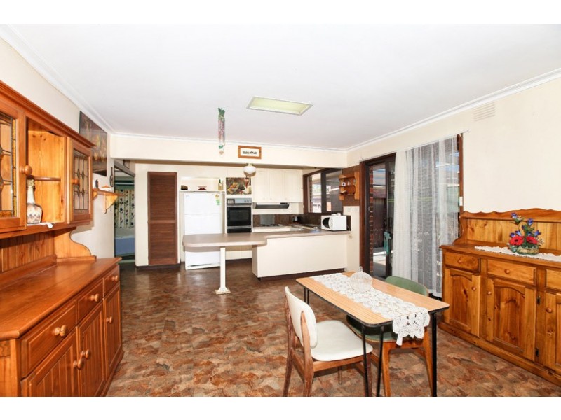 26 Barrington Crescent, Gladstone Park VIC 3043