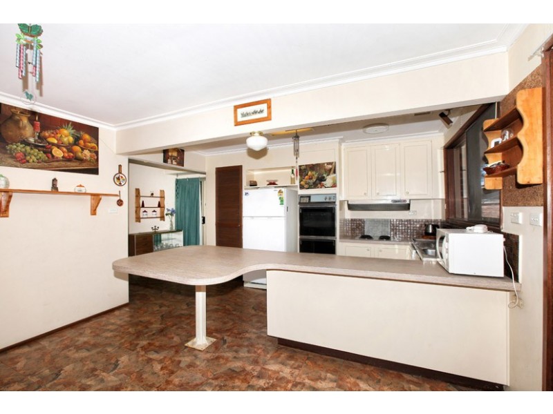 26 Barrington Crescent, Gladstone Park VIC 3043