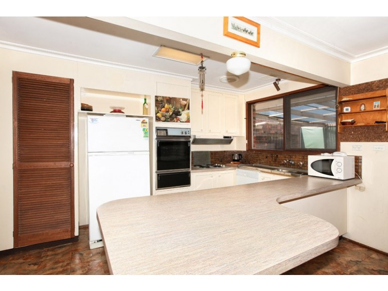 26 Barrington Crescent, Gladstone Park VIC 3043