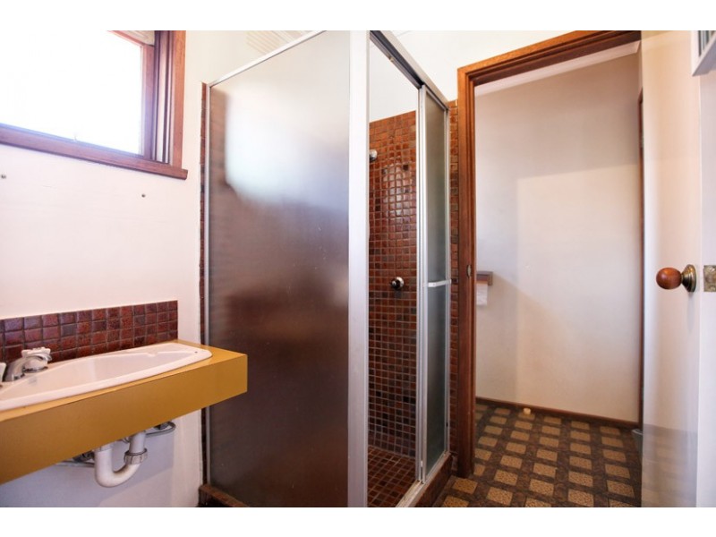 26 Barrington Crescent, Gladstone Park VIC 3043