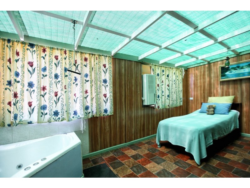 26 Barrington Crescent, Gladstone Park VIC 3043