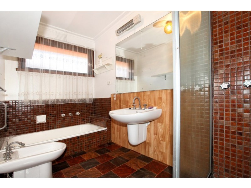 26 Barrington Crescent, Gladstone Park VIC 3043