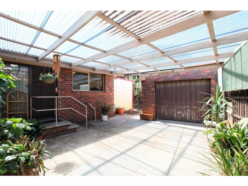 26 Barrington Crescent, Gladstone Park VIC 3043