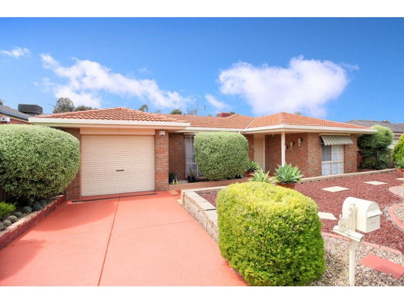 12 Phoenix Court, Roxburgh Park VIC 3064