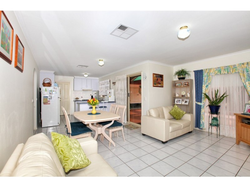 12 Phoenix Court, Roxburgh Park VIC 3064