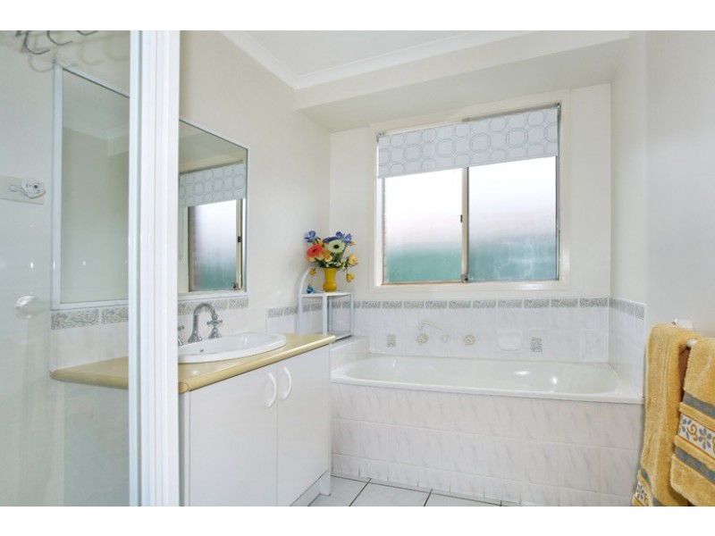 12 Phoenix Court, Roxburgh Park VIC 3064