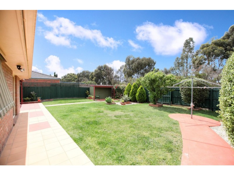 12 Phoenix Court, Roxburgh Park VIC 3064
