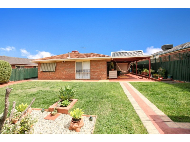 12 Phoenix Court, Roxburgh Park VIC 3064