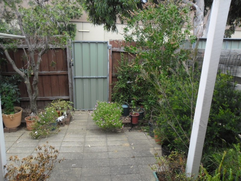 6/16 South Circular Road, Gladstone Park VIC 3043