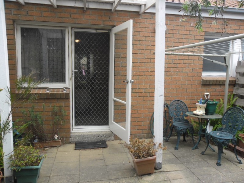 6/16 South Circular Road, Gladstone Park VIC 3043