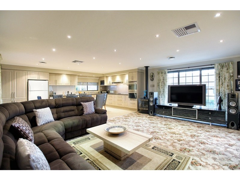 5 Fleetwood Drive, Greenvale VIC 3059