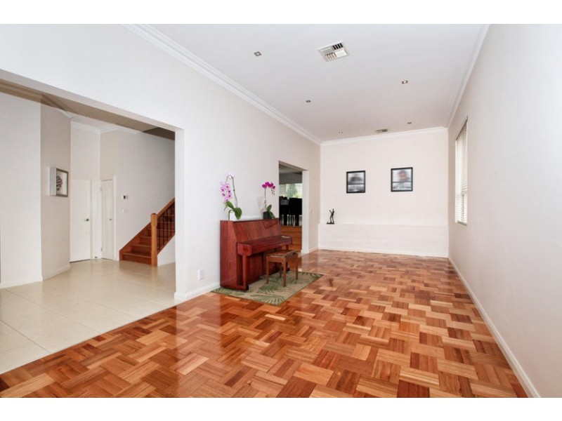 9 Muirhead Court, Greenvale VIC 3059