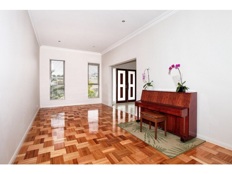 9 Muirhead Court, Greenvale VIC 3059