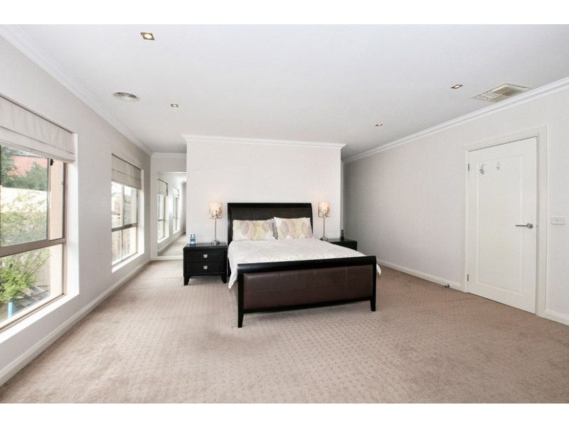 9 Muirhead Court, Greenvale VIC 3059